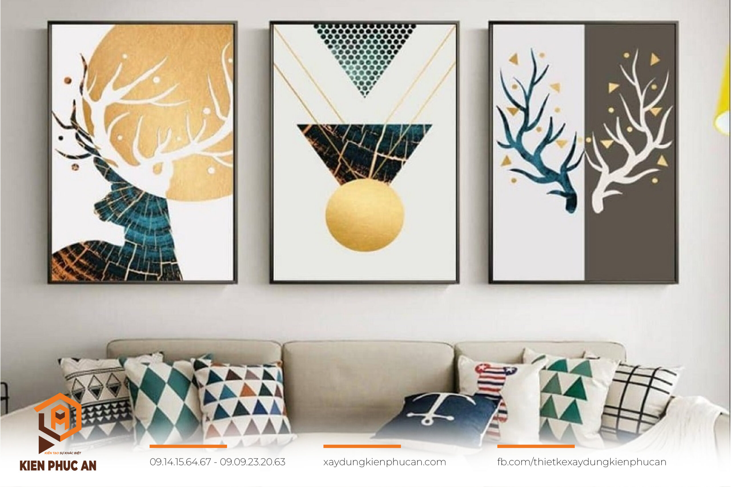 Phòng khách với tranh treo tường nghệ thuật