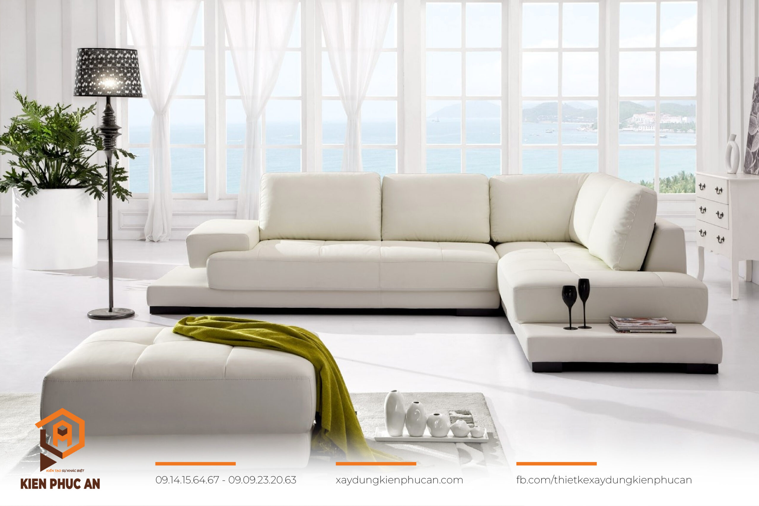 Phòng khách 60m² với gam màu trắng chủ đạo, điểm nhấn bằng ghế sofa màu pastel.